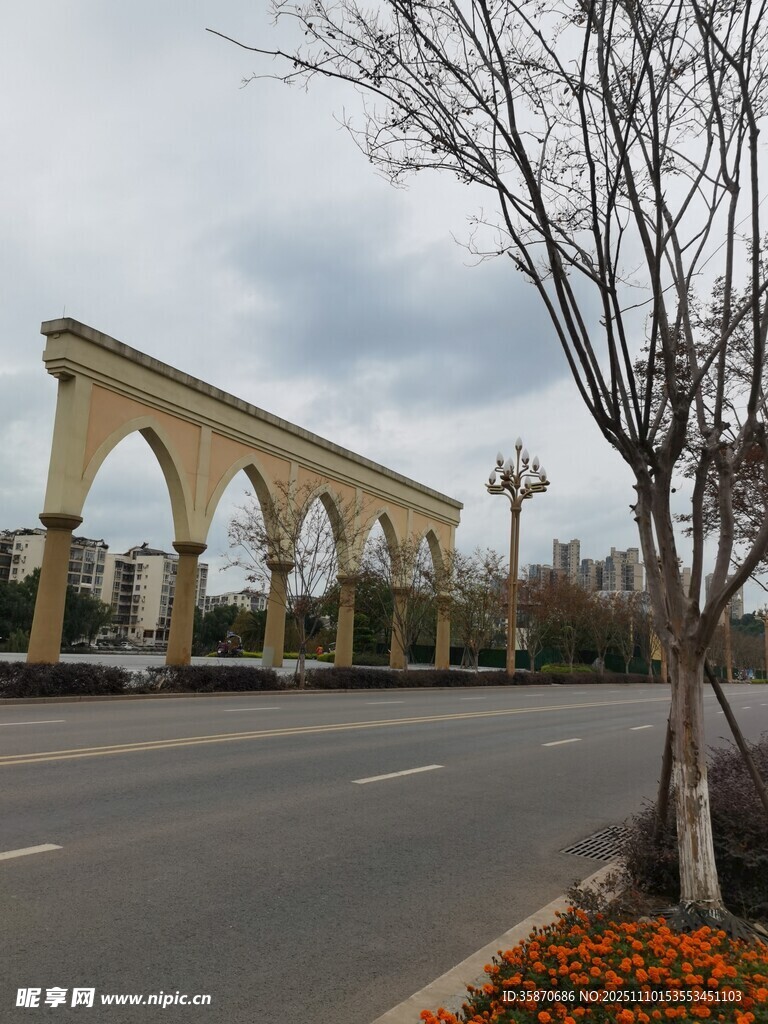 城市拱形建筑景觀