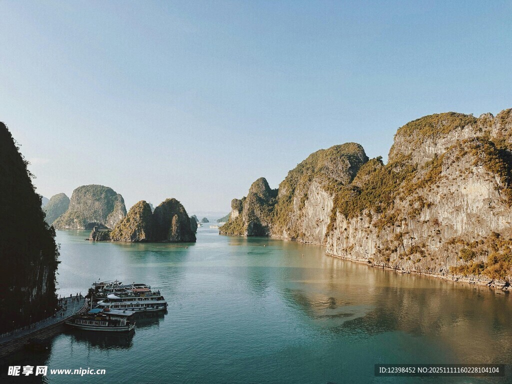 寧靜山水間的秀麗風(fēng)光