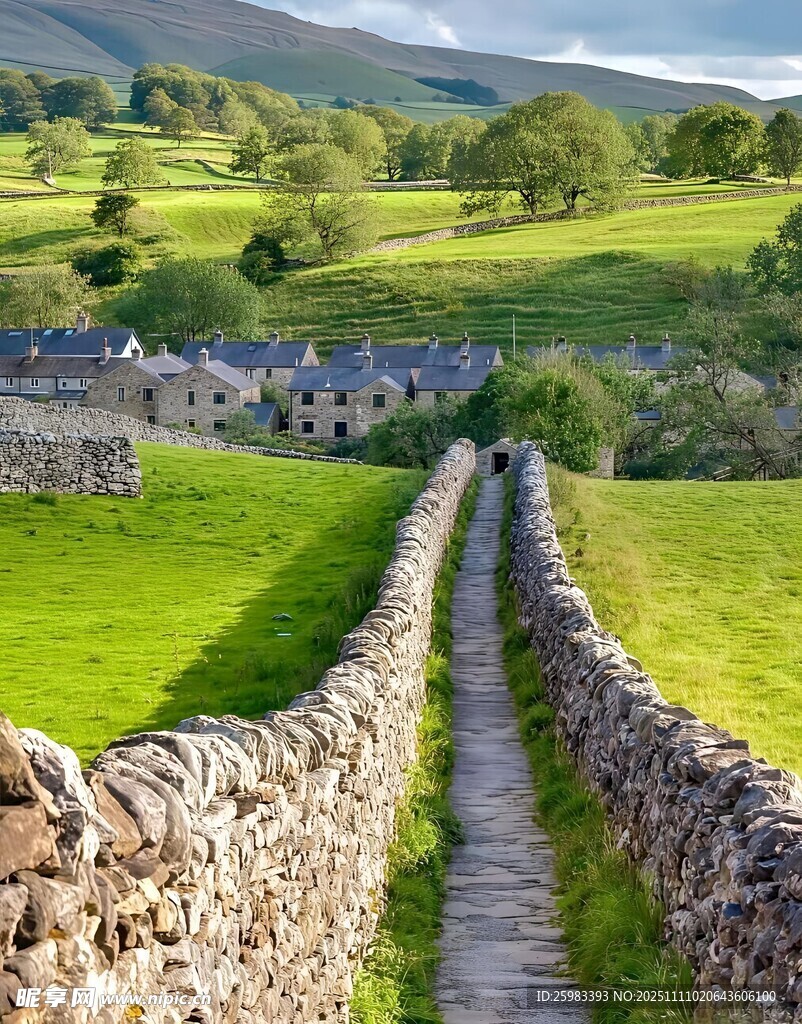 鄉(xiāng)村石墻小徑