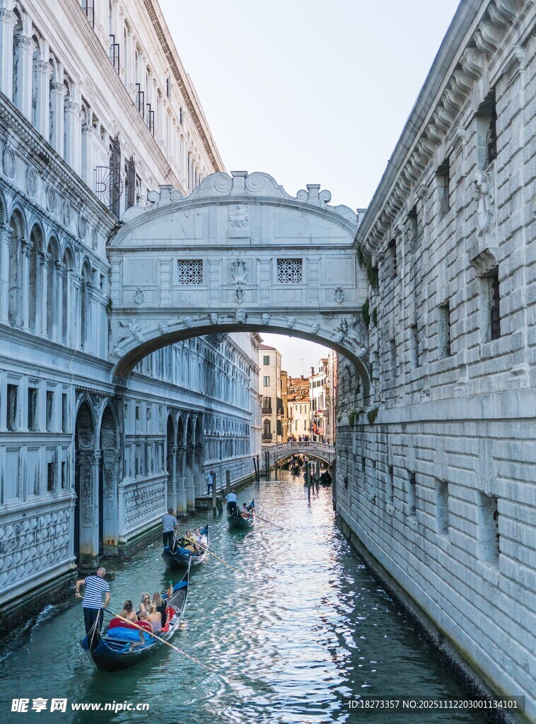 威尼斯嘆息橋與運(yùn)河風(fēng)光