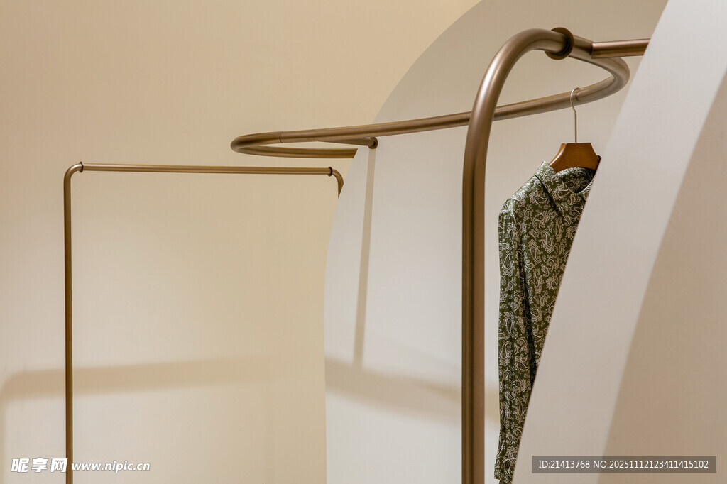 金屬質(zhì)感創(chuàng)意傘架設(shè)計(jì)