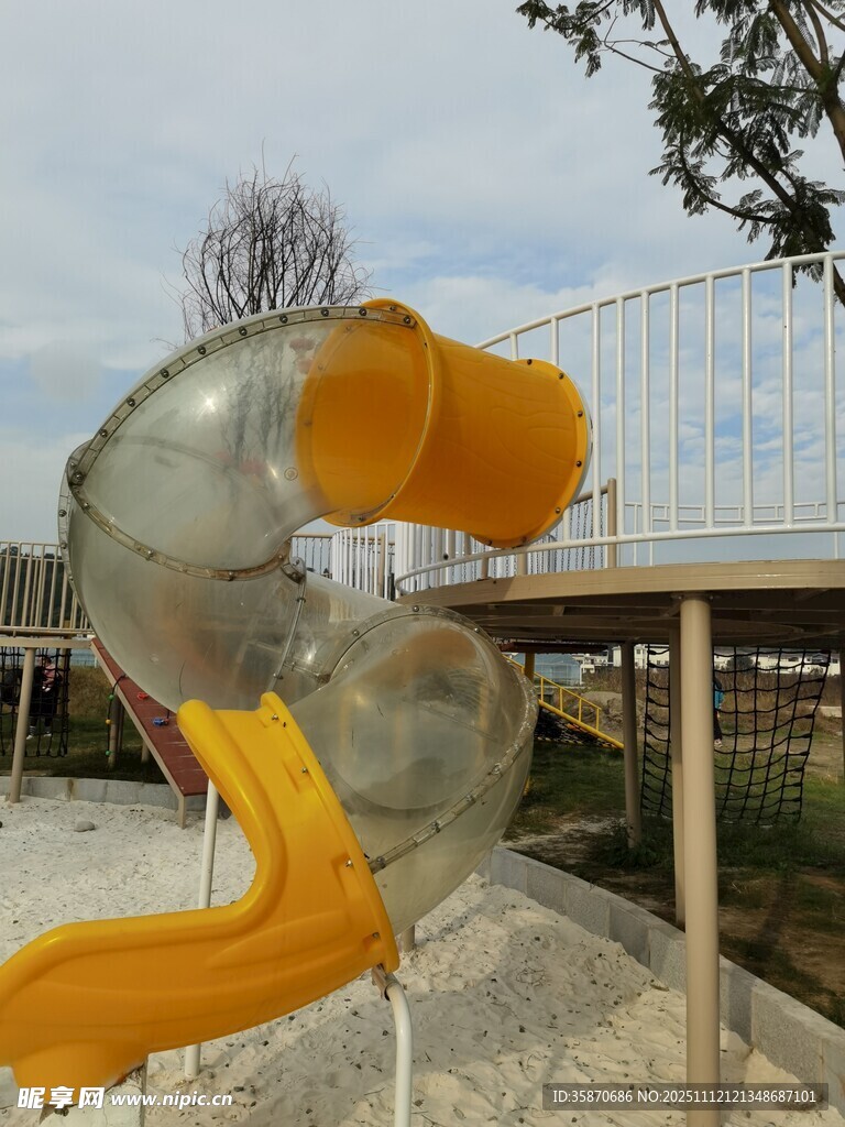 戶外透明黃色兒童滑梯
