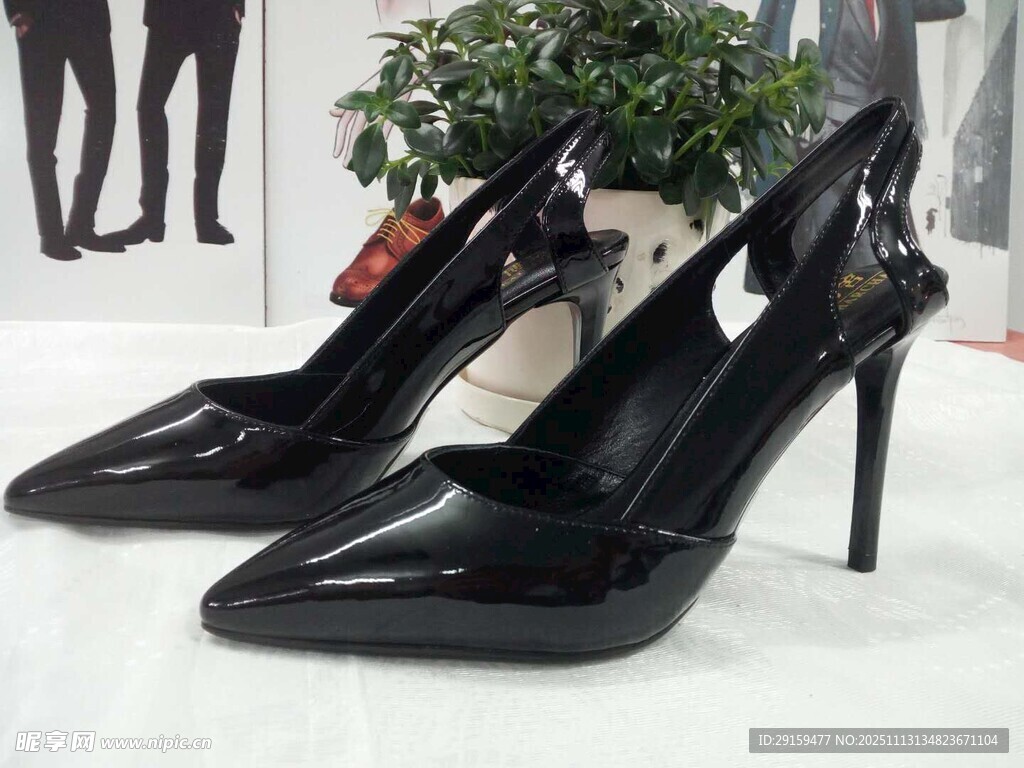 黑色高跟女鞋時(shí)尚款式