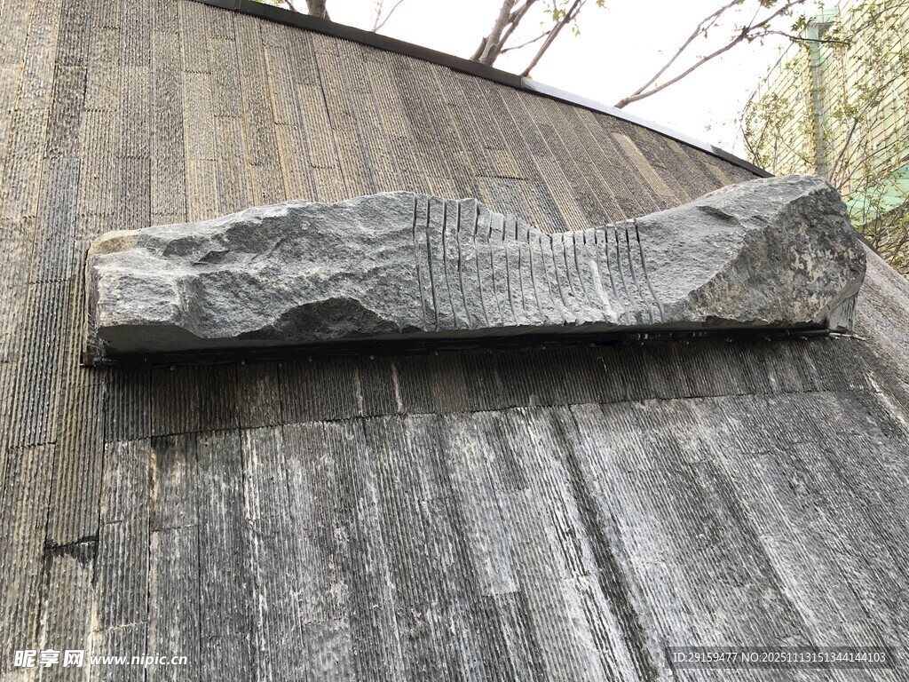 古樸石壁造型獨特