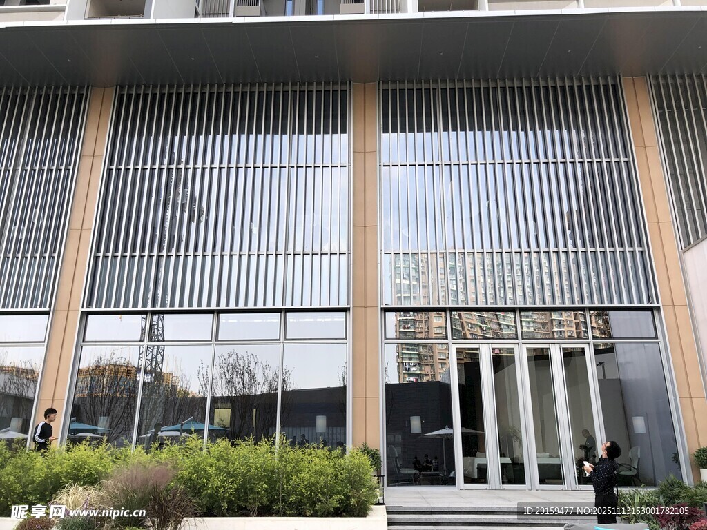 現(xiàn)代風(fēng)格辦公建筑外觀
