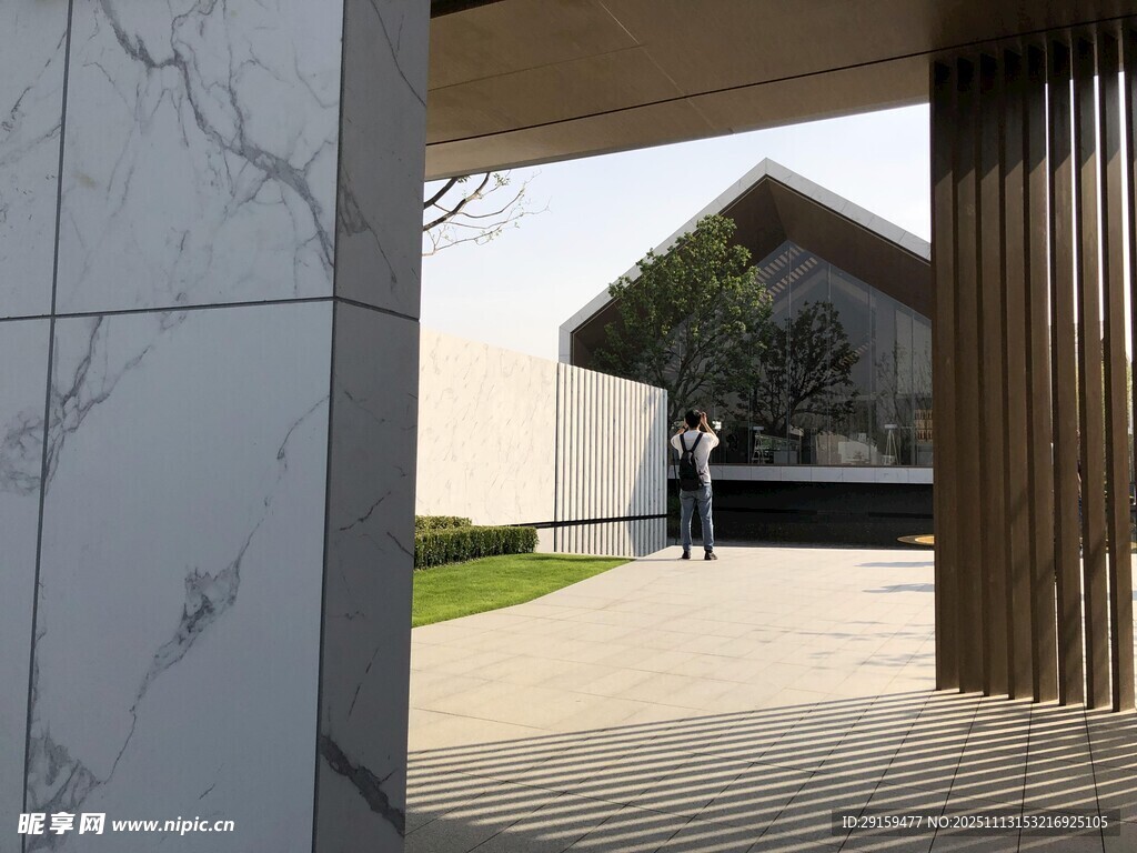 現(xiàn)代建筑庭院景觀一瞥