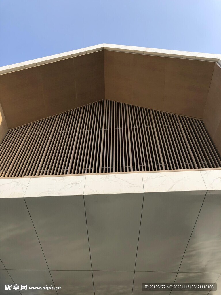 現(xiàn)代建筑獨特屋頂視角