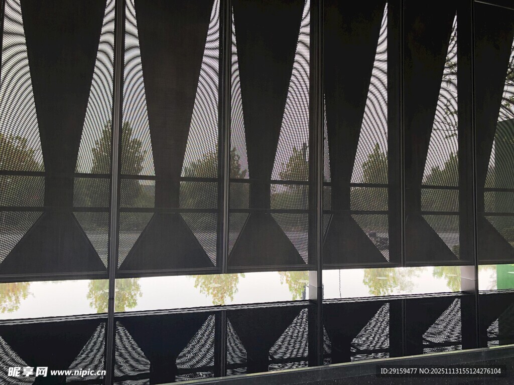 幾何藝術(shù)金屬鏤空裝飾