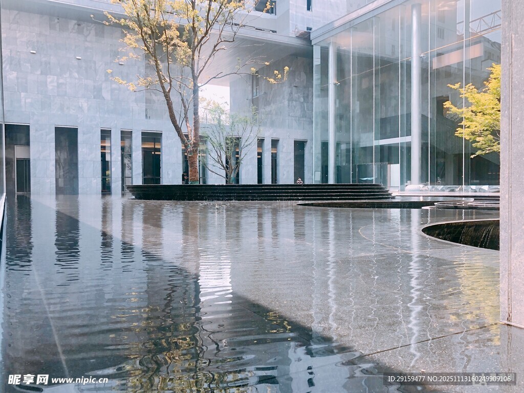 現(xiàn)代簡約風(fēng)室內(nèi)水景空間