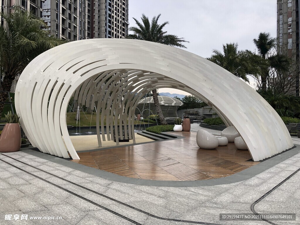 現(xiàn)代弧形景觀建筑