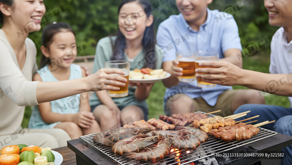 團建燒烤 炭火冒著暖煙