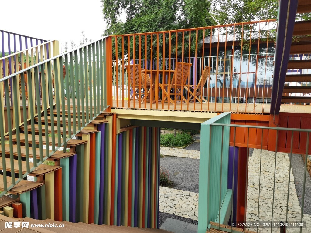 多彩戶外樓梯與平臺(tái)設(shè)計(jì)