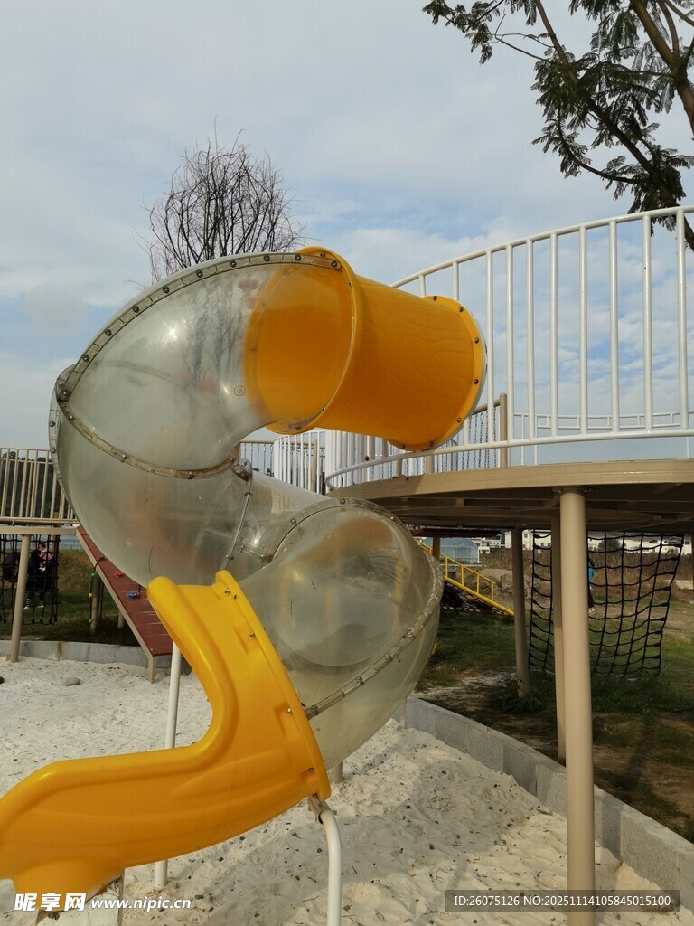 戶外透明黃色兒童滑梯
