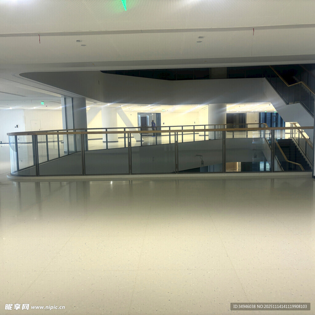 現(xiàn)代室內(nèi)空曠大廳場(chǎng)景