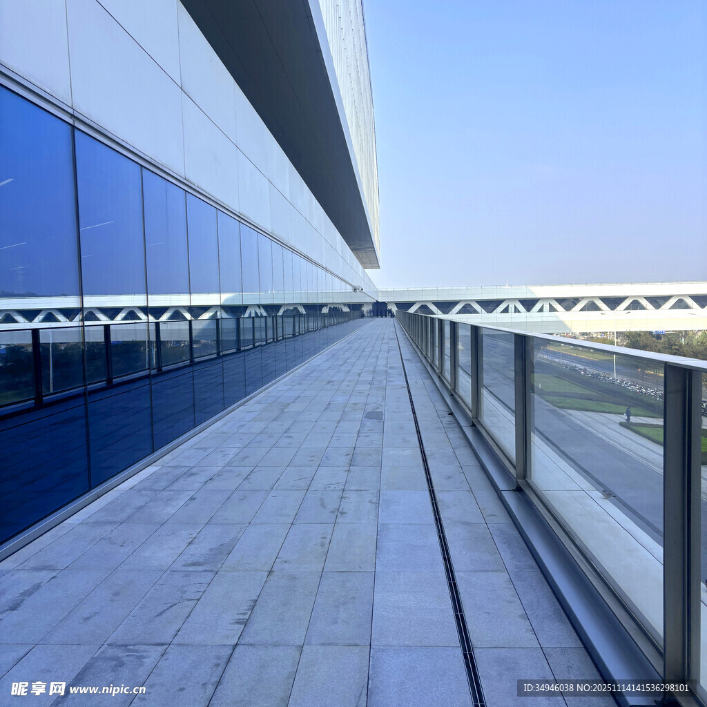 現(xiàn)代建筑露天觀景平臺