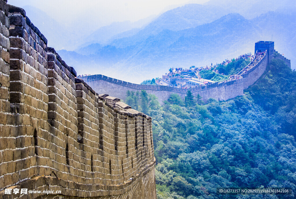壯麗長(zhǎng)城蜿蜒于青山間