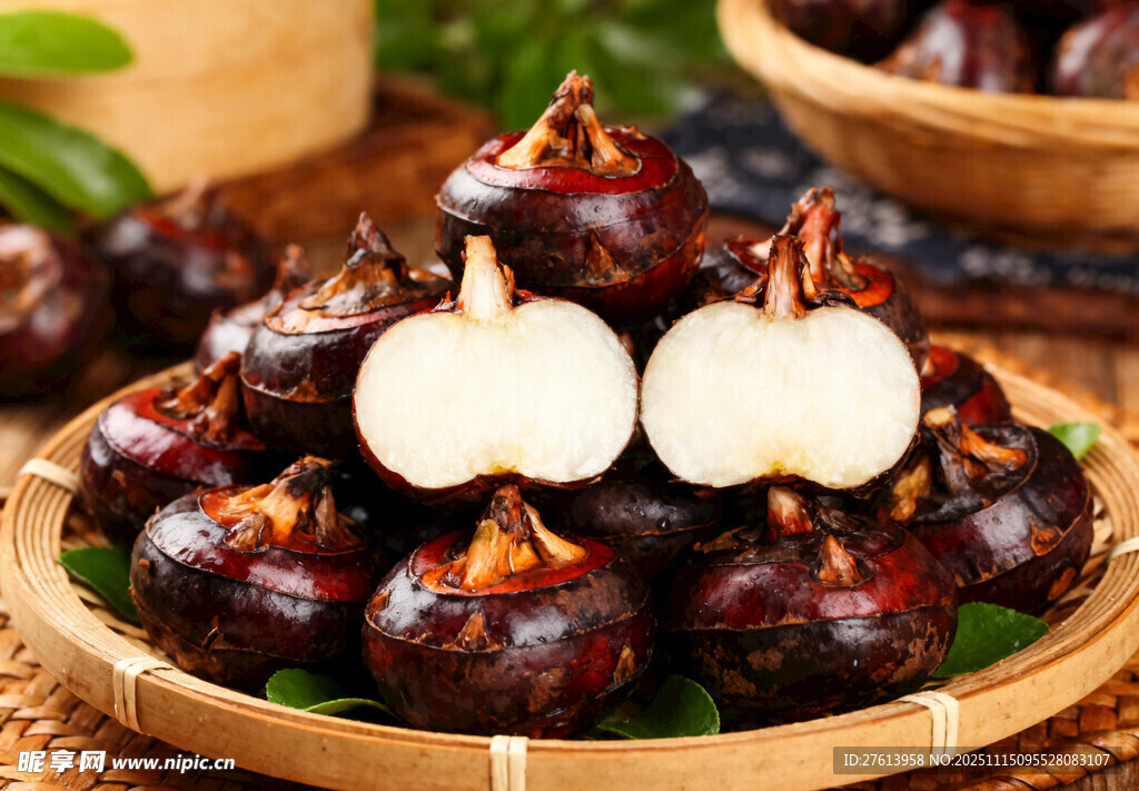 荸薺擺放在竹籃中