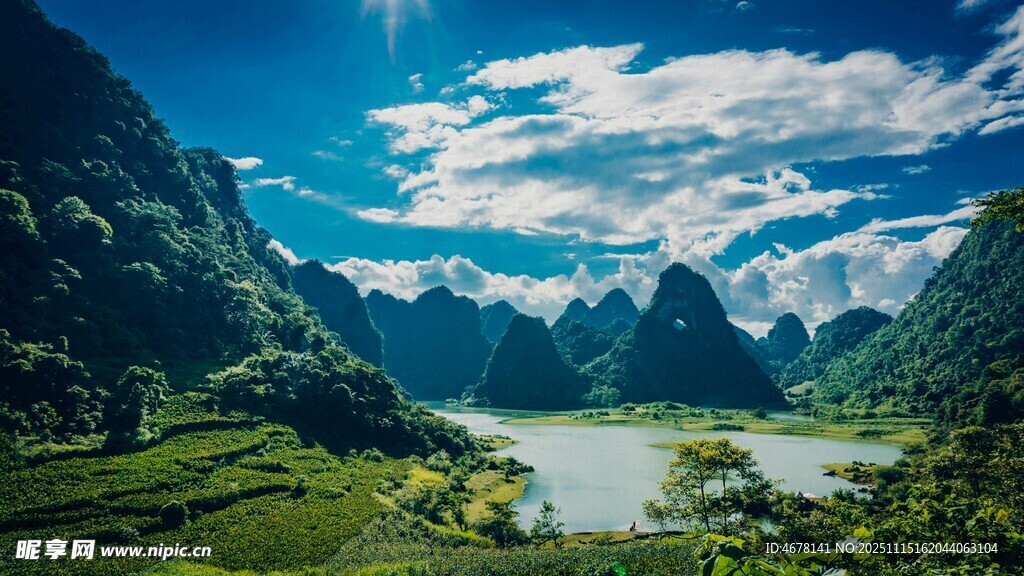 秀麗山水風光圖