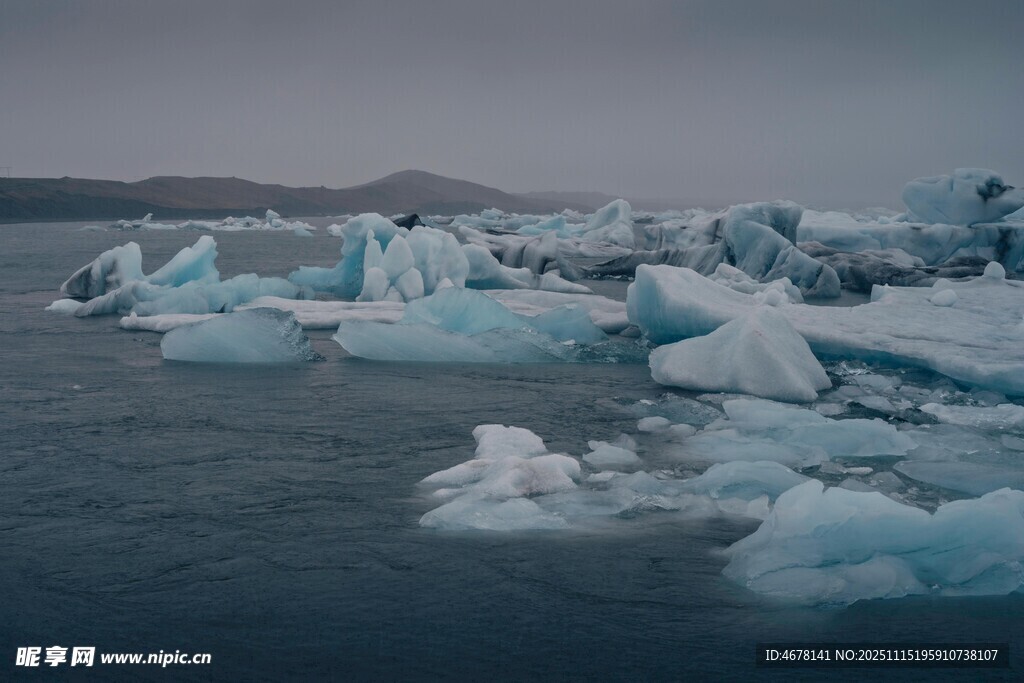 海上漂浮的壯觀冰塊
