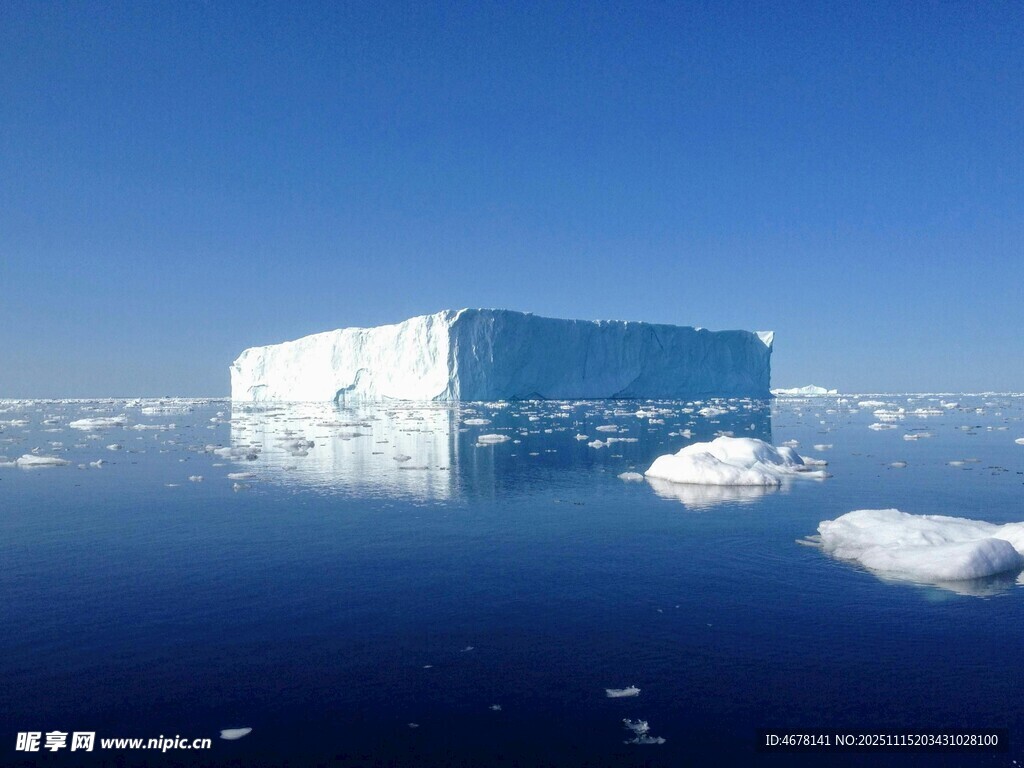 海上巨大冰山