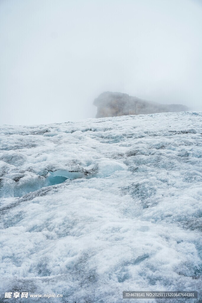 波濤洶涌的冰雪海洋景觀
