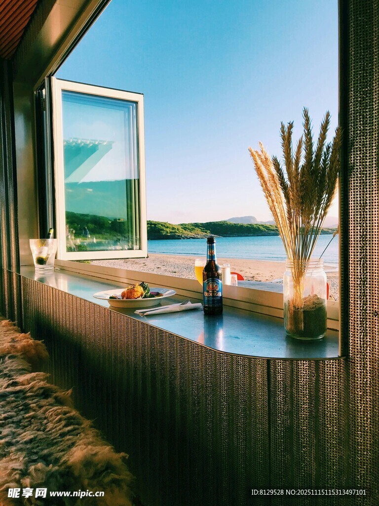 窗邊浴缸盡享愜意時光