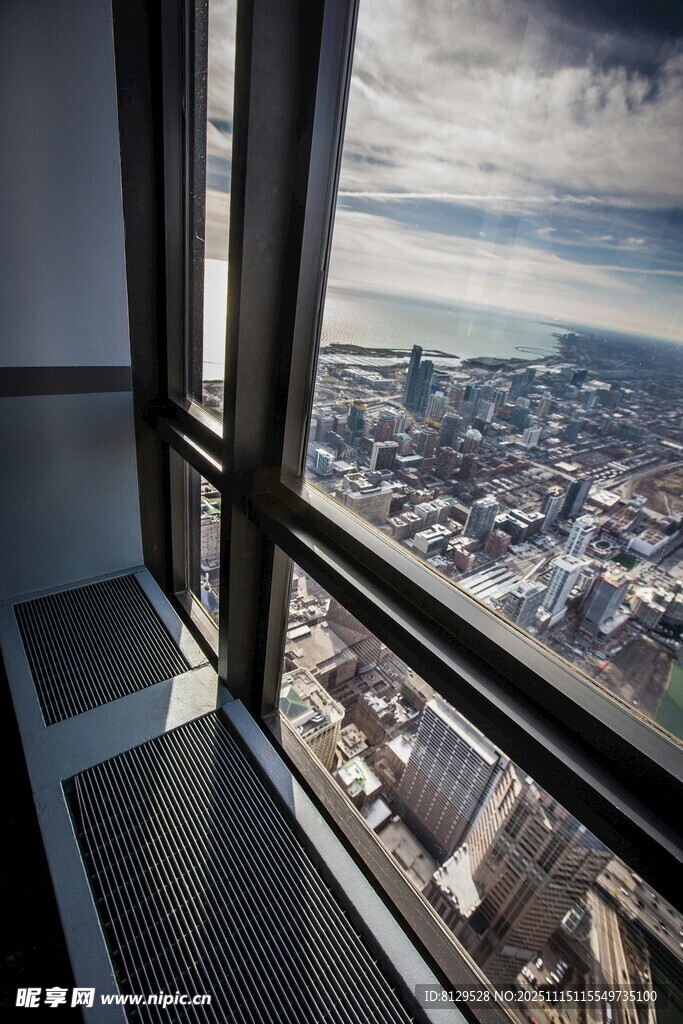 高樓觀景臺(tái)俯瞰城市風(fēng)光
