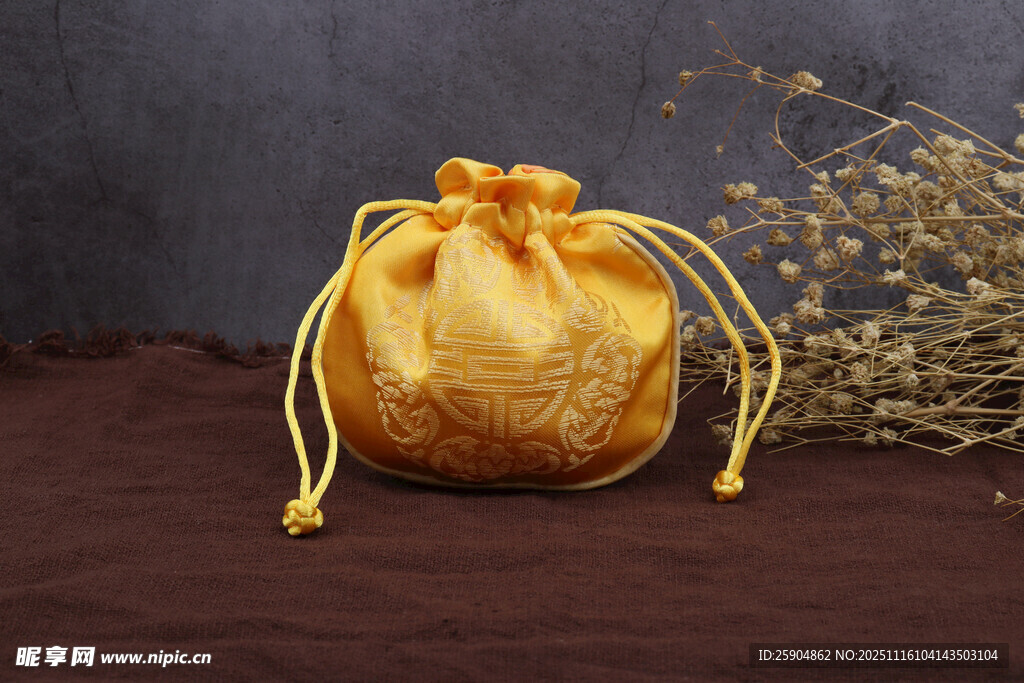 金色抽繩小布袋 簡(jiǎn)約雅致