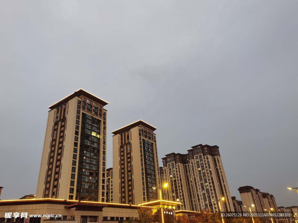 城市高樓暮色景觀