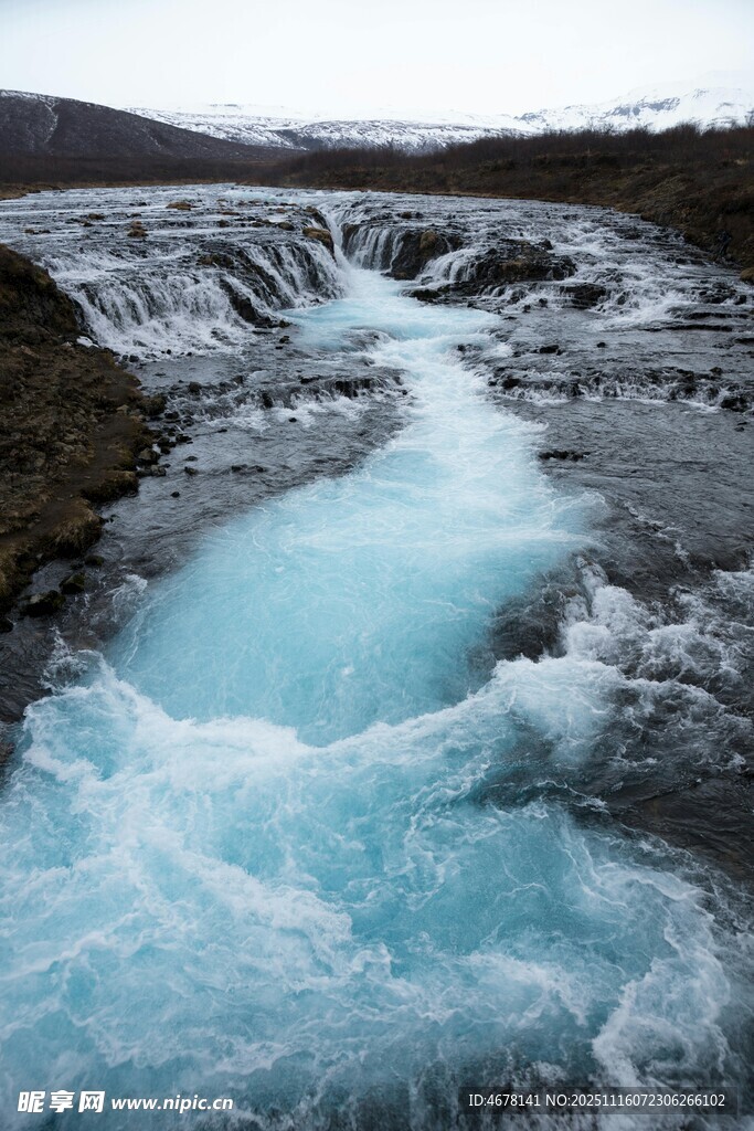 冰島壯麗藍水瀑布景觀