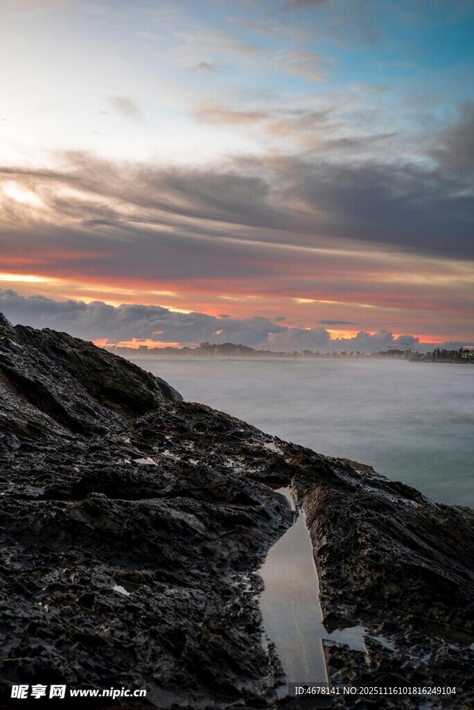山間云海日出美景