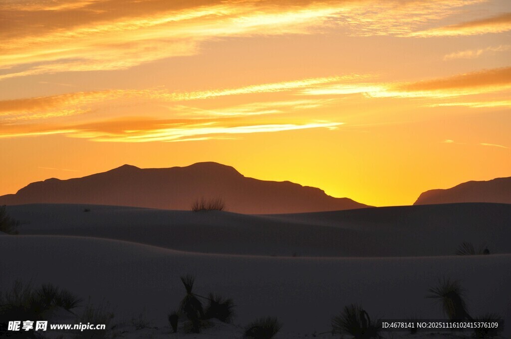 沙漠壯麗日落景觀