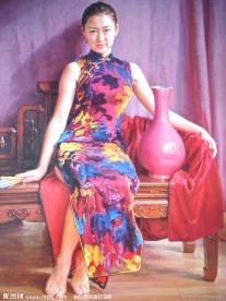 穿旗袍的少女油畫(huà)