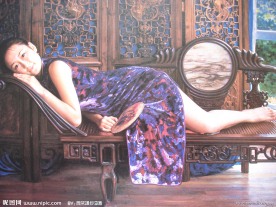 穿旗袍的少女油畫(huà)