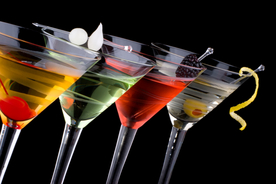 酒杯酒瓶水杯圖片