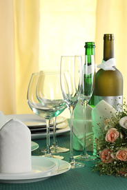 酒杯酒瓶水杯圖片