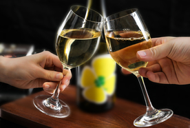 酒杯酒瓶水杯圖片