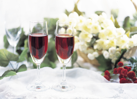 酒杯酒瓶水杯圖片