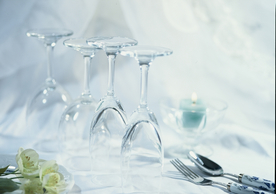 酒杯酒瓶水杯圖片