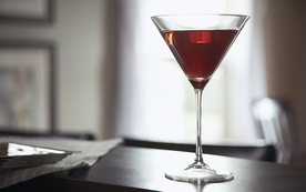 酒杯酒瓶水杯圖片