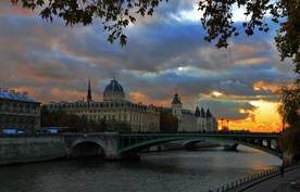 夕陽下的巴黎塞納河