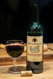 紅酒杯紅酒浪漫圖片