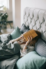 看書(shū)女人