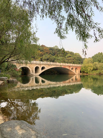河边