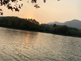 湖边