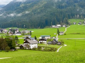 草坪草地山川小屋樹木外國(guó)小鎮(zhèn)
