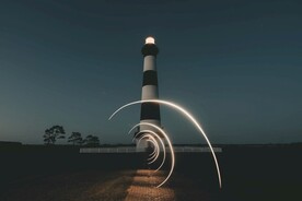 星空下的燈塔