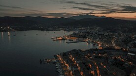 海邊城鎮(zhèn)夜景