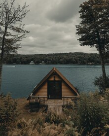 湖邊木屋