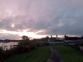 傍晚海濱小鎮(zhèn)風(fēng)景